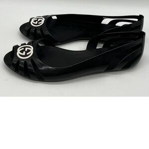 Gucci Black Rubber Jelly Peep Toe Flat w/ White Interlock GG Logo sz 8.5
